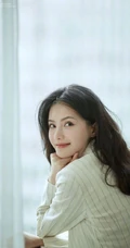 侧脸气质女生张芷溪清新淡雅竖纹休闲西装气质写真