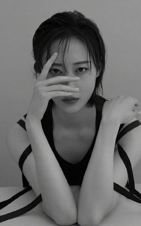 安徽女明星李纯嘉人杂志写真图片