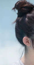 白皙姣好五官甜美紧致的北京女生彭小苒练瑜伽图片