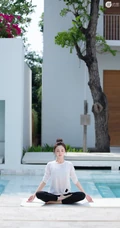 白皙姣好五官甜美紧致的北京女生彭小苒练瑜伽图片