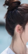 白皙姣好五官甜美紧致的北京女生彭小苒练瑜伽图片