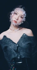 薛凯琪微博晒&ldquo;魔镜&rdquo;发箍搭配露肩装个性另类写真图片