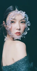 薛凯琪微博晒&ldquo;魔镜&rdquo;发箍搭配露肩装个性另类写真图片