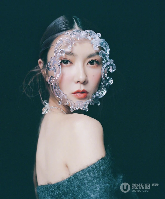 薛凯琪微博晒&ldquo;魔镜&rdquo;发箍搭配露肩装个性另类写真图片