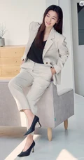 全智贤简洁干练居家穿搭写真图片，尽显成知性人独特气质