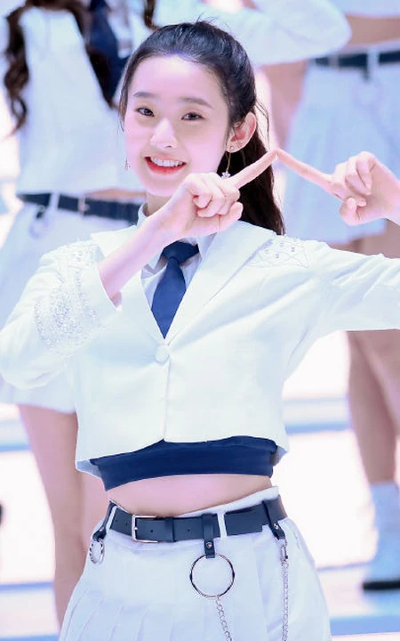 青春少女张艺凡活力满满生活照，训练照，舞台照写真图片