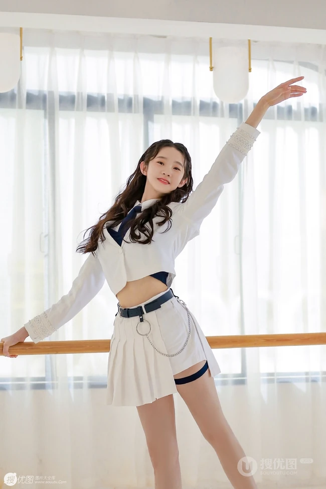 青春少女张艺凡活力满满生活照，训练照，舞台照写真图片