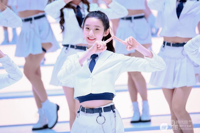 青春少女张艺凡活力满满生活照，训练照，舞台照写真图片