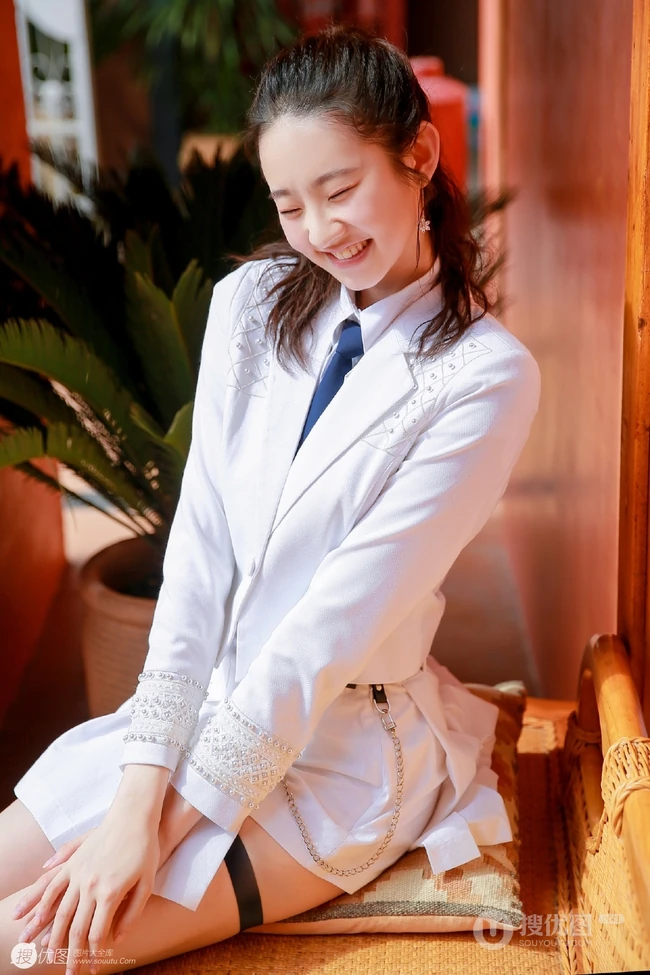 青春少女张艺凡活力满满生活照，训练照，舞台照写真图片