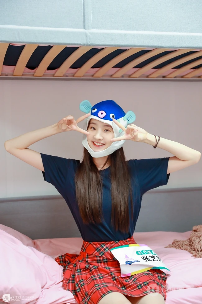青春少女张艺凡活力满满生活照，训练照，舞台照写真图片