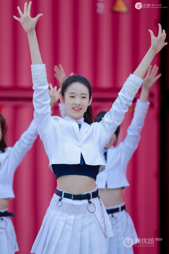 青春少女张艺凡活力满满生活照，训练照，舞台照写真图片