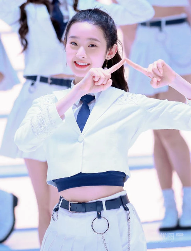 青春少女张艺凡活力满满生活照，训练照，舞台照写真图片