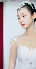 超美舞者张艺凡最美舞台照图片