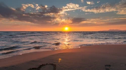 海上夕阳映彩霞，超唯美的海上彩霞高清桌面壁纸