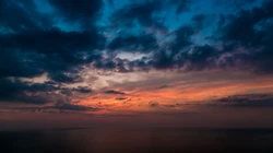 海上夕阳映彩霞，超唯美的海上彩霞高清桌面壁纸