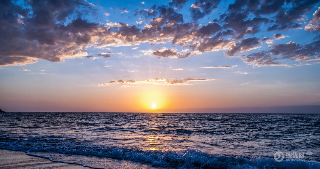 海上夕阳映彩霞，超唯美的海上彩霞高清桌面壁纸
