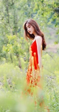 高颜值长发温柔女生李希萌唯美户外草丛意境摄影写真