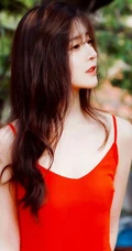高颜值长发温柔女生李希萌唯美户外草丛意境摄影写真
