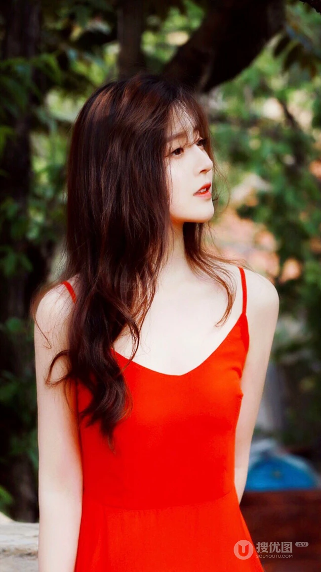 高颜值长发温柔女生李希萌唯美户外草丛意境摄影写真