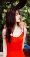 高颜值长发温柔女生李希萌唯美户外草丛意境摄影写真