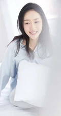 许潇晗白衣衬衫长裤露甜美笑容唯美写真图片