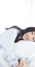 许潇晗白衣衬衫长裤露甜美笑容唯美写真图片