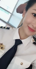 许潇晗白衣黑裤海关制服装剧照花絮图片