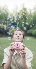 李一桐清新户外草坪唯美写真图片