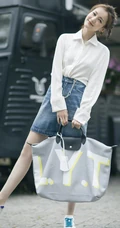李一桐清新户外草坪唯美写真图片