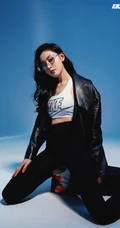 张天爱气质健美运动风写真图片，紧身衣裤显匀称身形