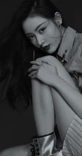 张天爱气质健美运动风写真图片，紧身衣裤显匀称身形