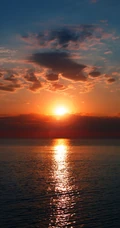 就要落入海面红彤彤的夕阳的唯美手机壁纸强烈推荐，简直太美了！