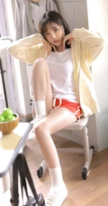 纯天然清新元气少女运动短裤居家慢生活清新写真图片集