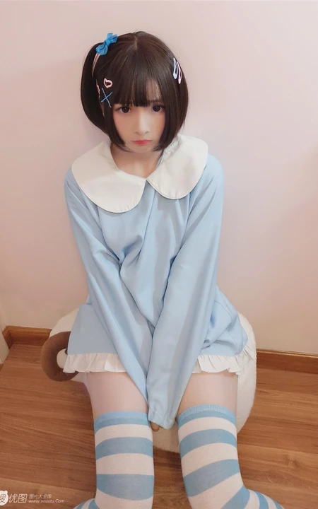 齐刘海短发网红COS女生萌妹古川很甜很撩翘屁股可爱写真图片