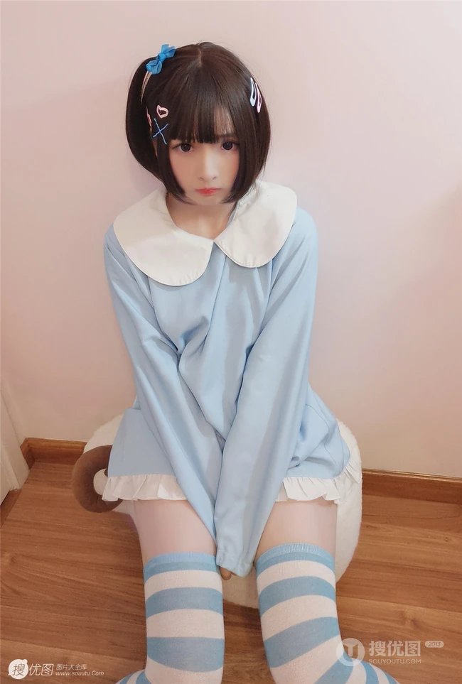 齐刘海短发网红COS女生萌妹古川很甜很撩翘屁股可爱写真图片