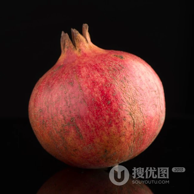 红色成熟的石榴图片，或被掰开了，揉碎了的石榴图片 第2张