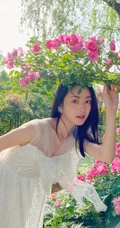 章乐韵城市公园享受户外时光白纱连衣裙美拍照片