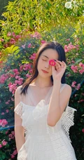 章乐韵城市公园享受户外时光白纱连衣裙美拍照片