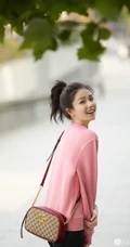 江苏女明星白鹿元气满满出街随拍写真图片