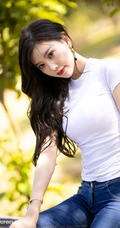 气质佳人气质女生杨晨晨sugar紧身T恤牛仔裤户外木栈道气质图片