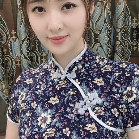 穿旗袍的漂亮女生温柔的看着你gif动态图片