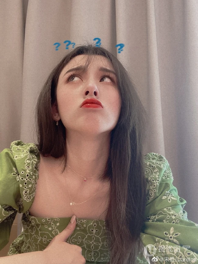 宋祖儿大玩各种手机特效可爱自拍图片