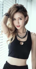 真正线条感纤细线条，香港气质女生樂宜LokYi气质自拍旅游生活照图片