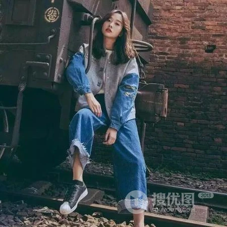 女生穿婚纱自拍，女生居家随意自拍等微信头像