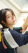 赵小棠慵懒风印花睡裙写真图片