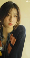 赵小棠慵懒风印花睡裙写真图片