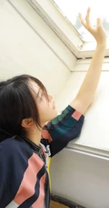 赵小棠慵懒风印花睡裙写真图片