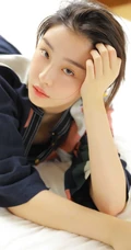 赵小棠慵懒风印花睡裙写真图片