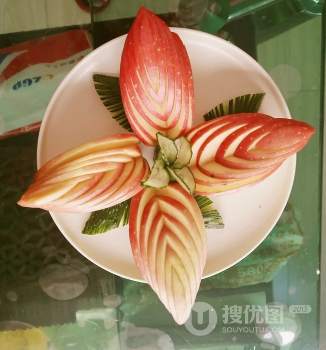 我爱吃水果之创意十足的苹果拼盘图片