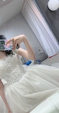 吴宣仪微博晒自拍婚纱装美照，与杨超越闺蜜同框感恩yamy